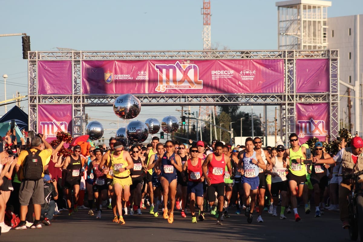 Dominio Michoacano. Ayrton Ledesma junto con Natali Mendoza fueron los ganadores absolutos de la edición 45 del Medio Maratón de Mexicali.Con una temperatura de 23 grados centígrados, 2 mil 73 corredores se dieron cita desde las 7:00 horas para completar 21 kilómetros (Foto: Said Morones).