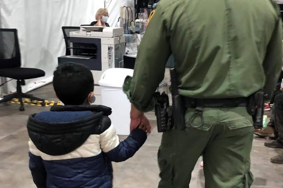 Abandonan a niño guatemalteco cerca de la presa Morelos