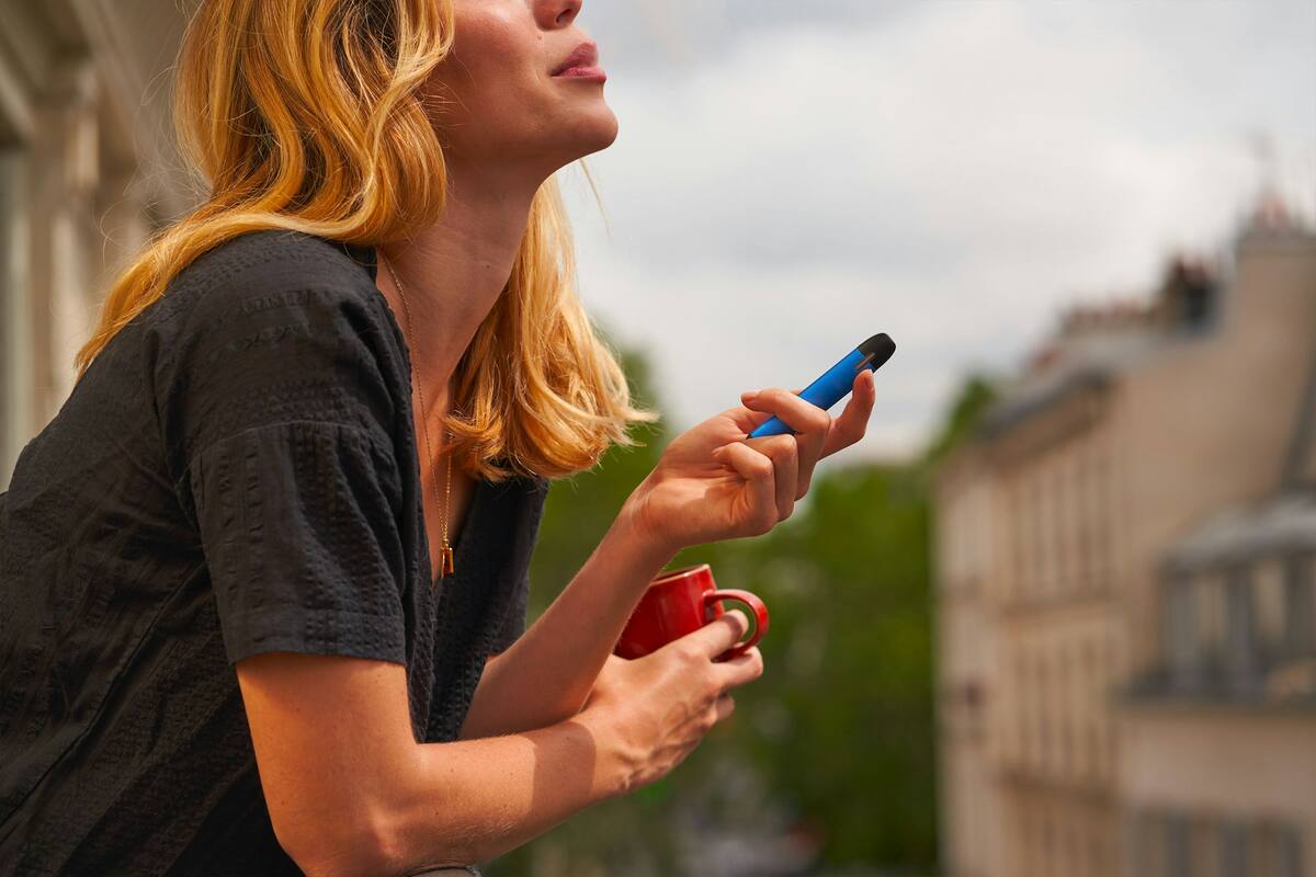 Los vapeadores, son dispositivos electrónicos que vaporizan líquidos, generalmente conteniendo nicotina, para ser inhalados.
FOTO: UNSPLASH