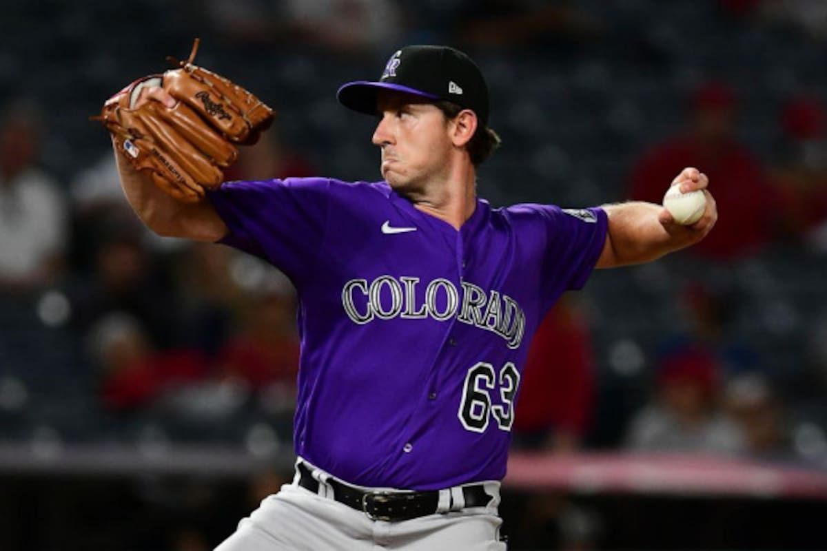 Águilas refuerza su bullpen con Zac Rosscup