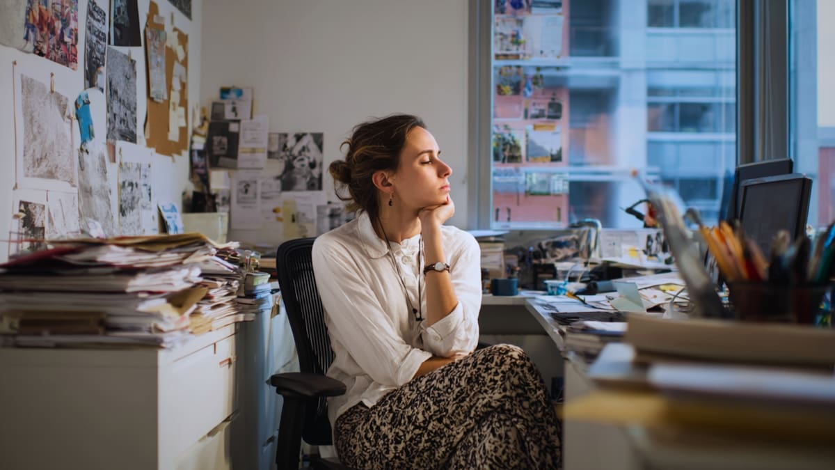 La investigación destaca que la gestión del tiempo y de proyectos, el pensamiento crítico y la comunicación efectiva se han vuelto esenciales para cualquier trabajador que busque crecer en este entorno.