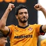 Raúl Jiménez sigue sin fallar penales, marca en goleada y pone líder al Wolverhampton en la Championship