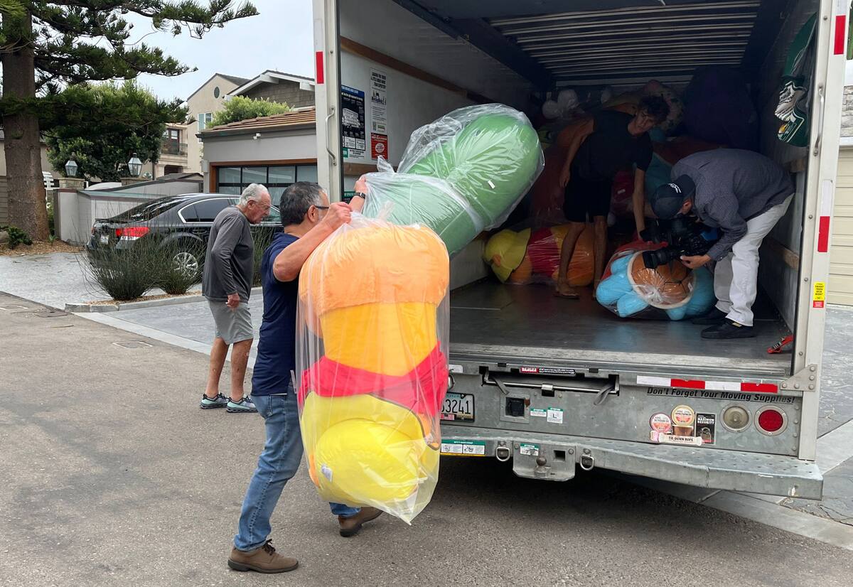 Alrededor de 6 mil 500 animales de peluche, ganados por asistentes jugando en la Feria, fueron donados este año en contenedores ubicados en las salidas de los Terrenos de la Feria en Del Mar.