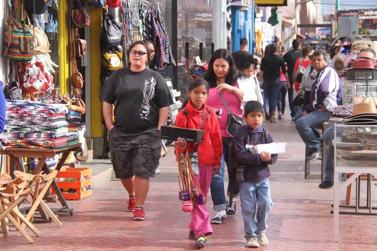 En aumento niños vendedores en la zona turística
