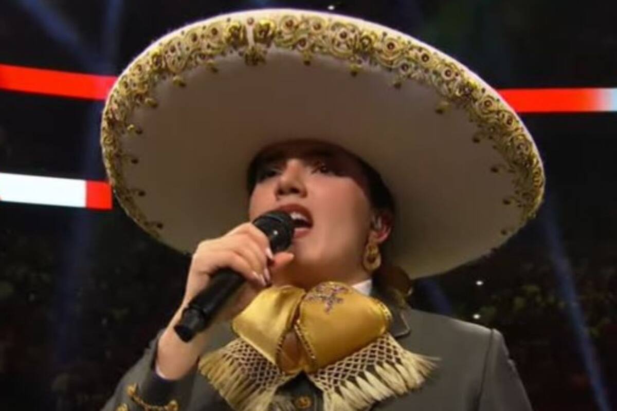 Camila Fernández cambia la letra del Himno Nacional Mexicano