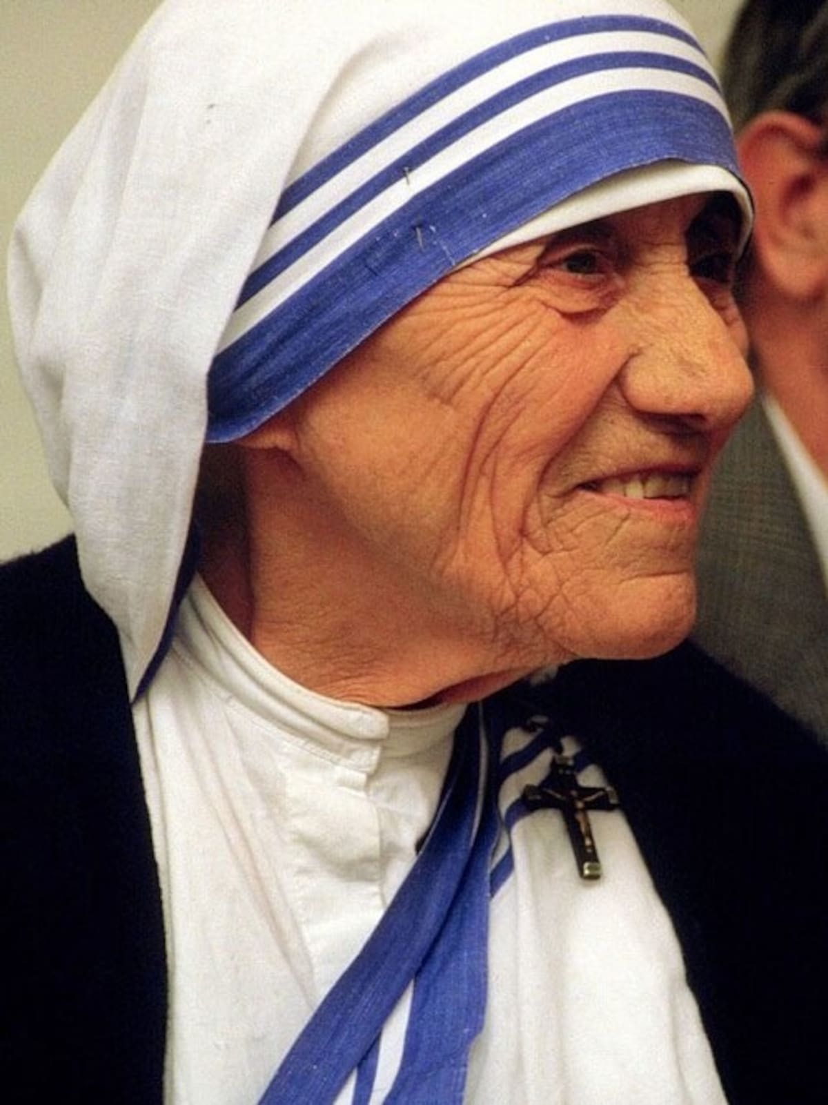Madre Teresa de Calcuta durante un acto celebrado en Bonn, Alemania, en 1986. | Crédito: ©1986 Túrelio, vía Wikimedia Commons (CC BY-SA 2.0 DE).