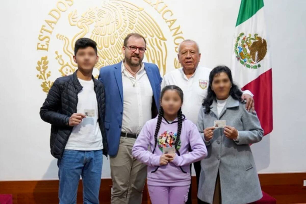 INM entrega documentos migratorios a familia de Pedro Castillo