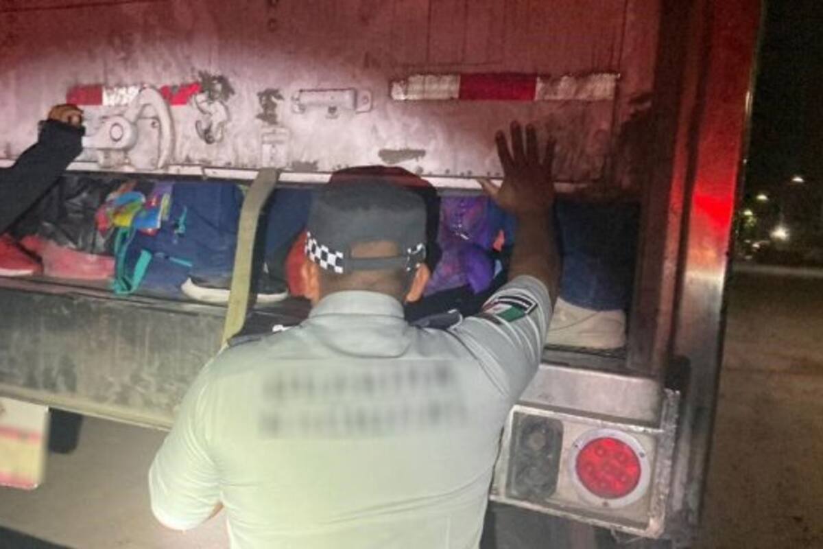 NL: 121 migrantes fueron encontrados en un tractocamión
