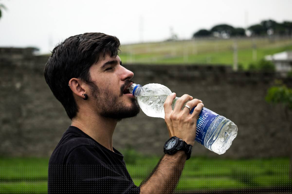 Tomar agua, un aliado fundamental para el cuerpo y el control del azúcar en sangre