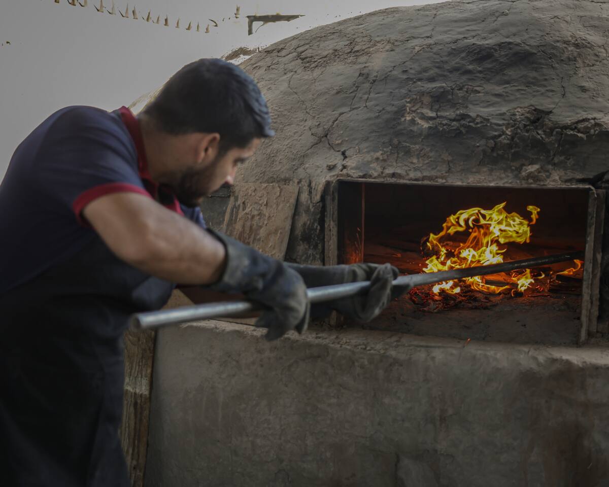 Al ser albañil y haber trabajado en el rancho, Ramón cuenta que en su juventud se aventuró y, sin saber cómo, construyó su primer horno para la casa de su mamá. Tras la idea de su esposa, decidió crear uno en el patio de su vivienda l Foto: Javier Gallegos