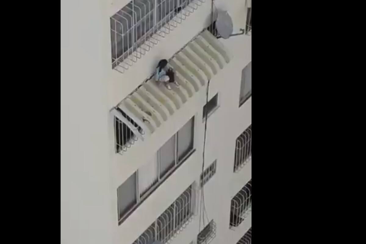 VIDEO: Dramático rescate de niña desde doceavo piso de un edificio