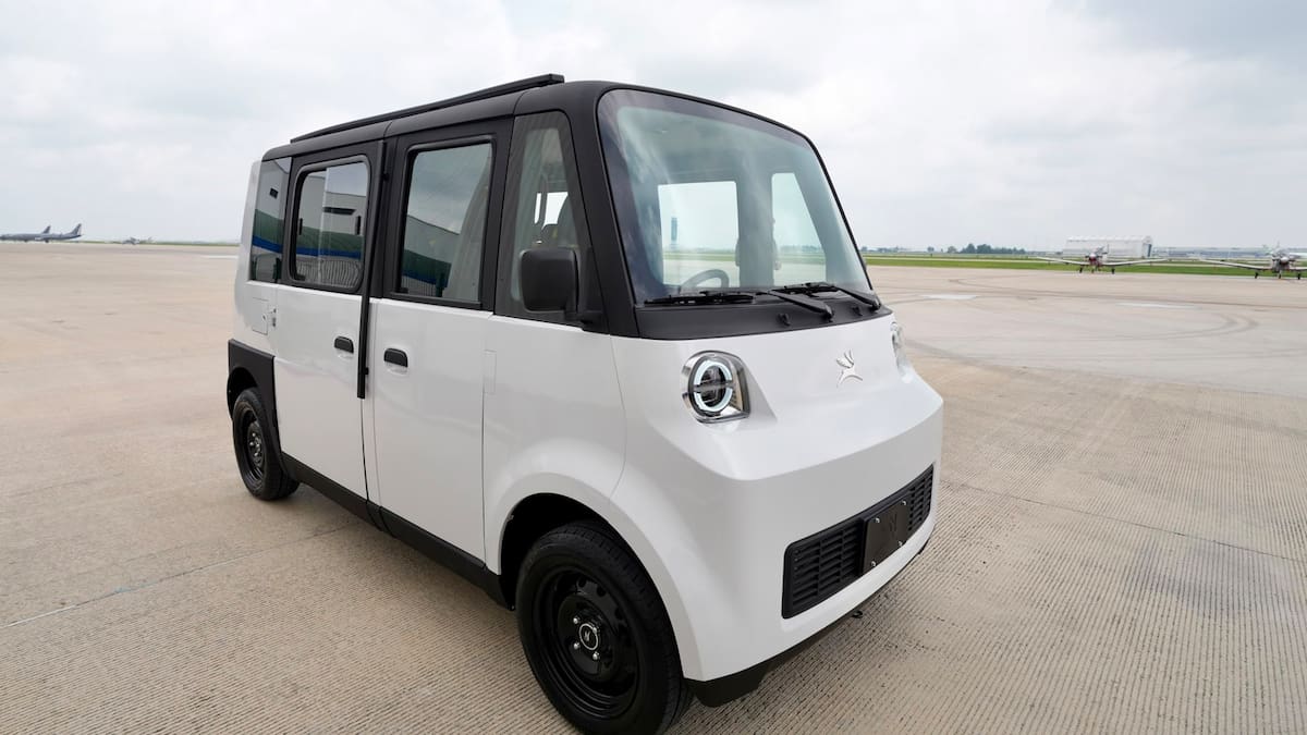 En Puebla, se utilizarán los vehículos Olinia para sustituir mototaxis, transporte oficial y público, aseguró su gobernador