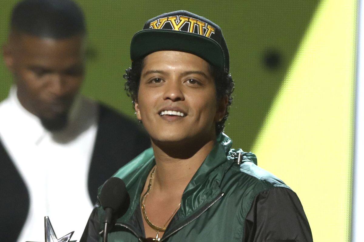 Bruno Mars rompe récord en Spotify y conquista la música global