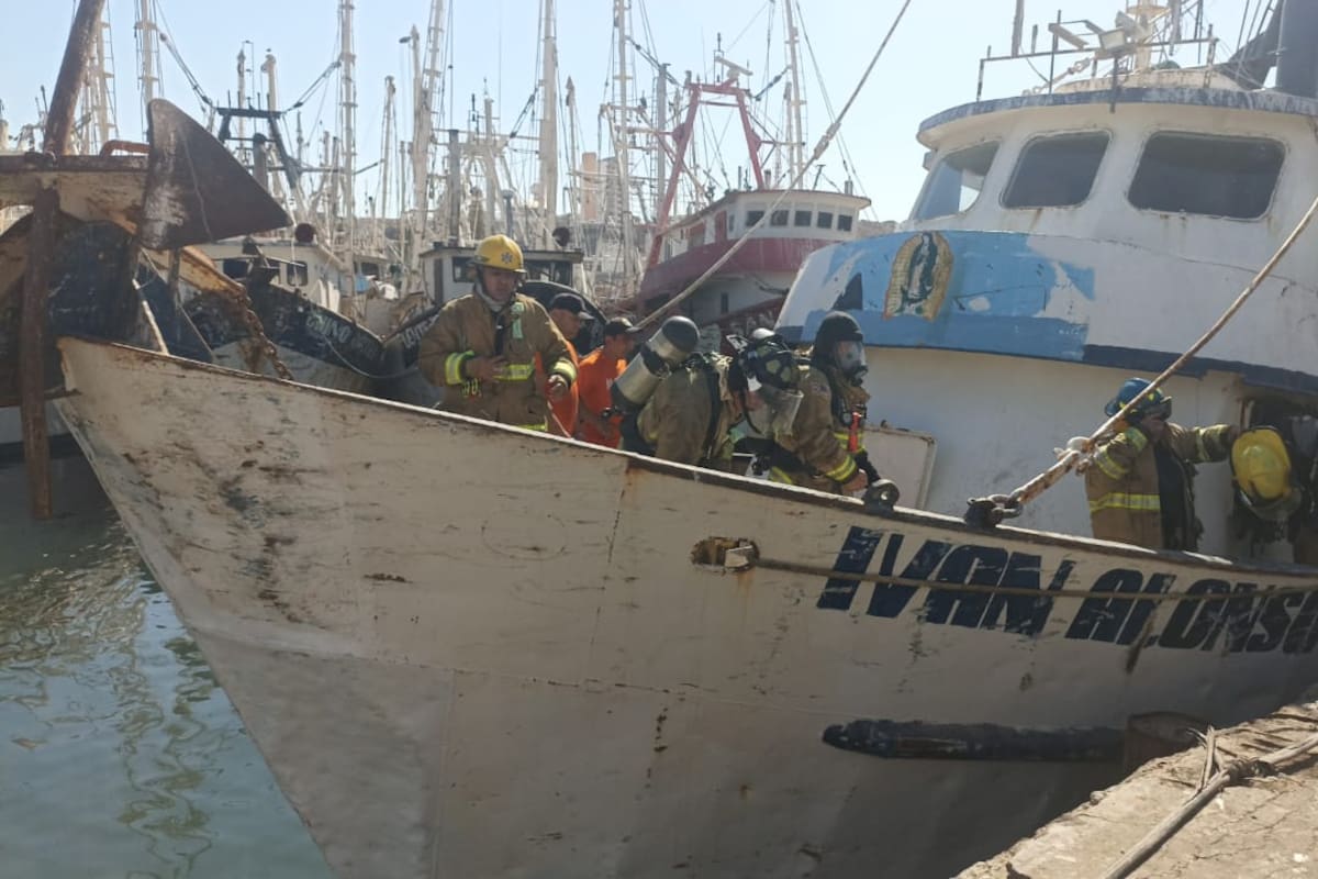Estalla embarcación pesquera en muelle de Puerto Peñasco; hay un muerto y 4 heridos