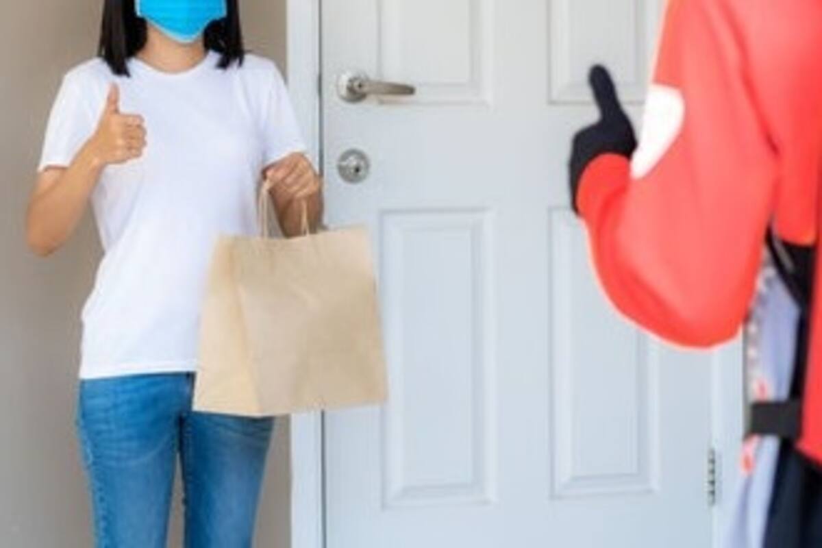 Detiene a un repartidor, policía realiza la entrega del pedido