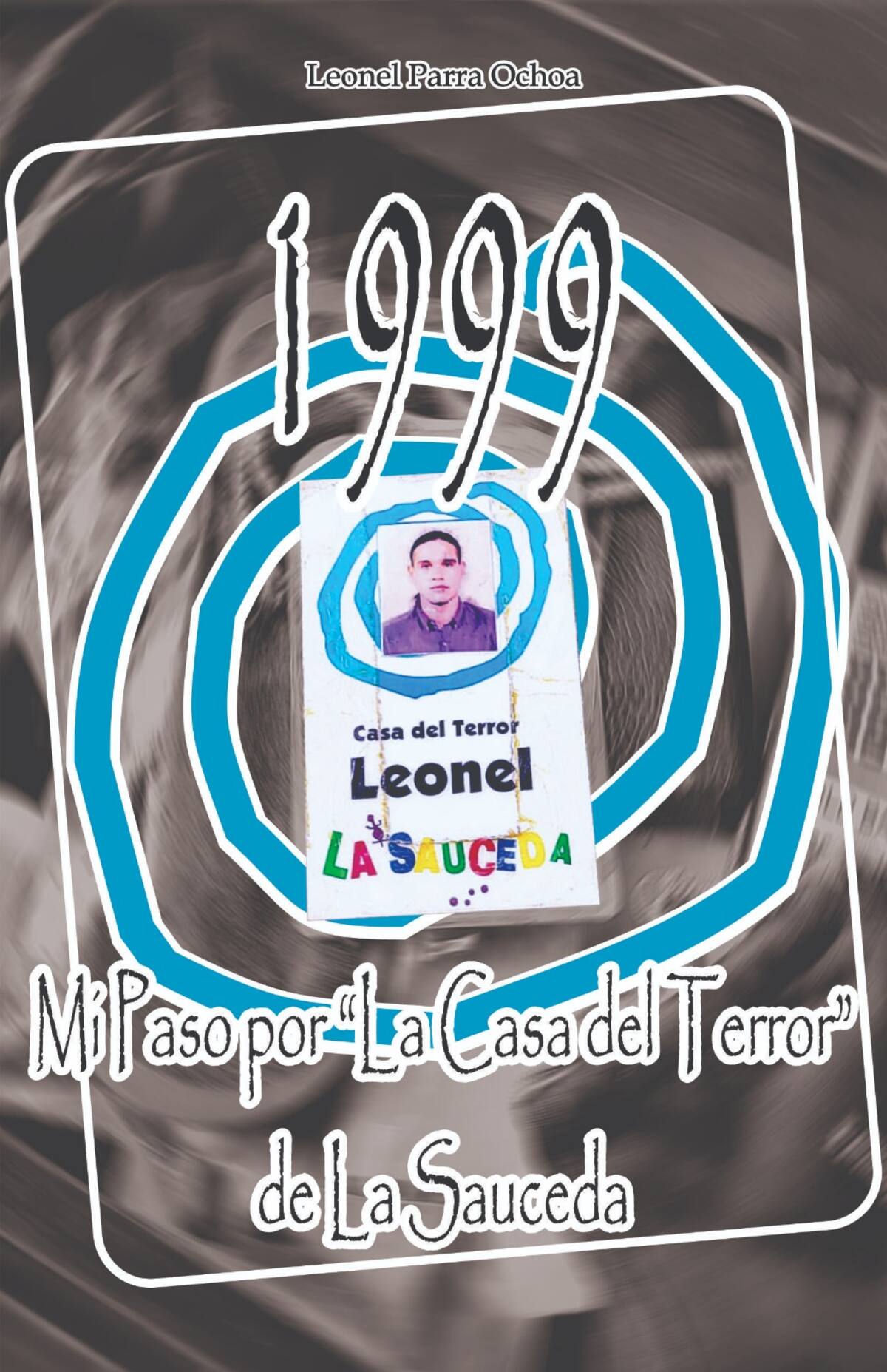 No sólo escribió el libro, sino que lo realizó de manera artesanal. FOTOS: CORTESÍA
