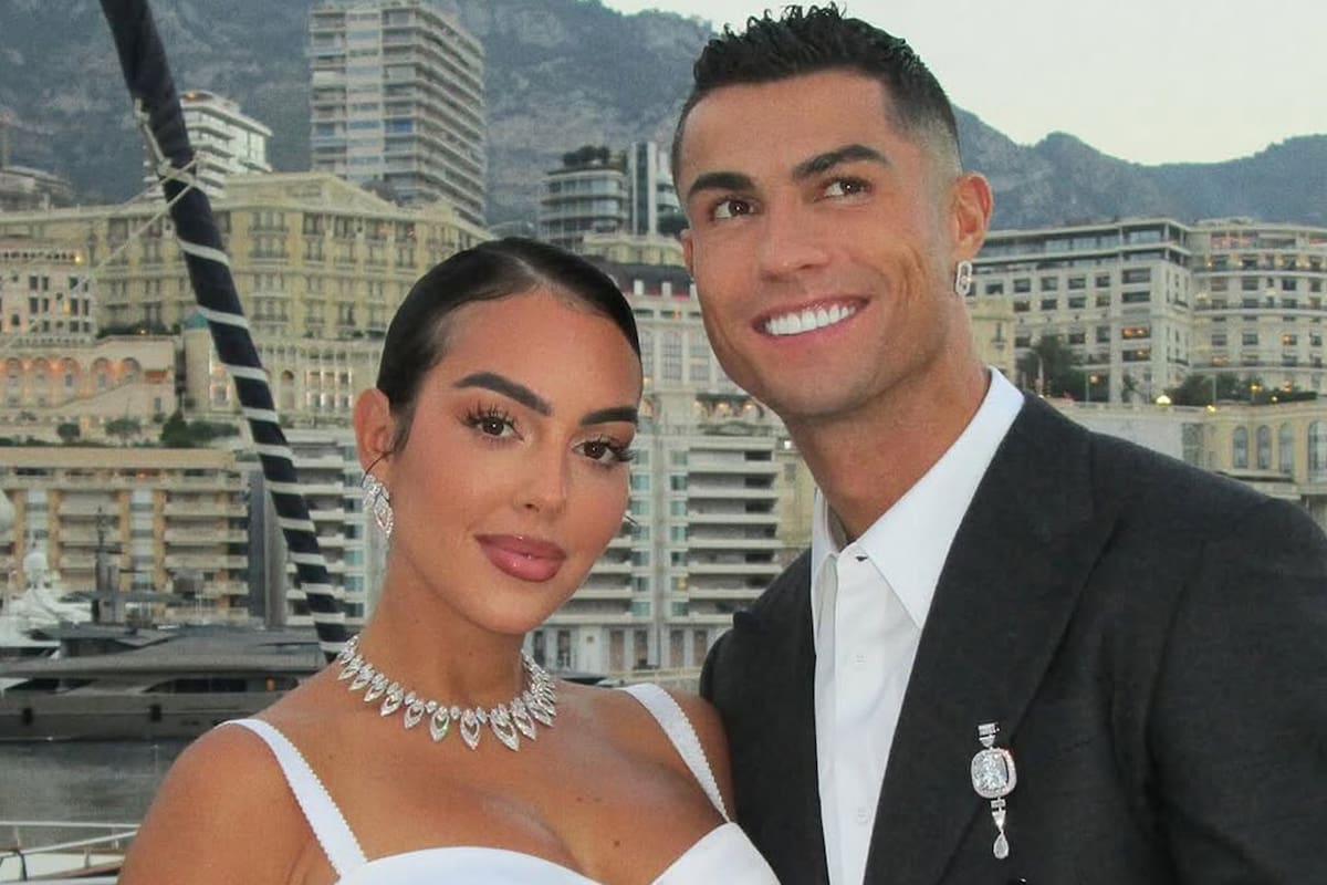 Nuevas imágenes de la boda de Cristiano Ronaldo y Georgina Rodríguez en la sala de su casa, solos con sus hijos