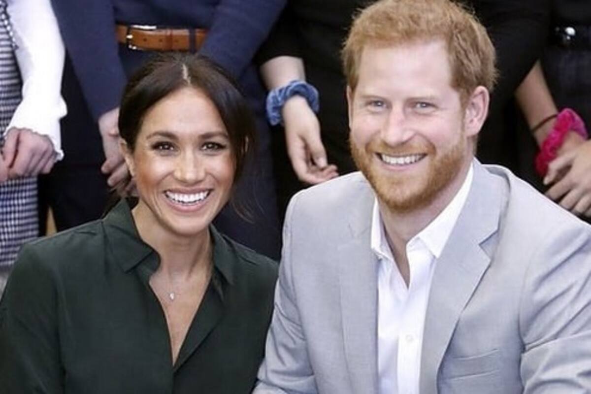 Medio británico asegura que Megan le habría negado a Harry viajar a ver a su padre luego que diera positivo