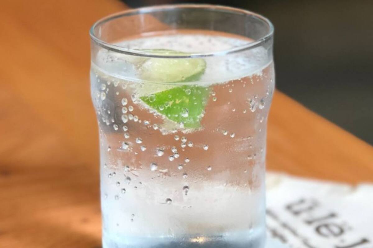 ¿Agua con gas bebida saludable?