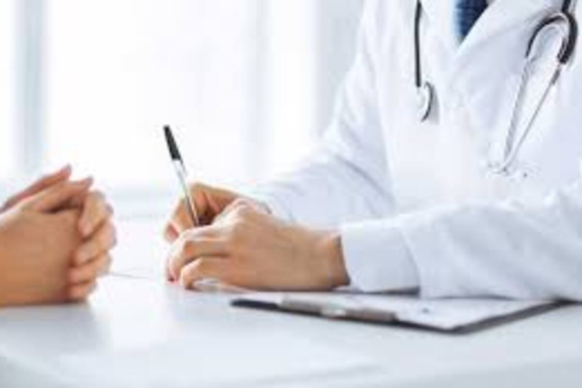 Diagnostican cáncer de testículos a una mujer