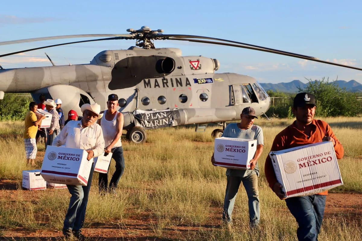 Aeronaves de Marina, Defensa Nacional y Policía Estatal apoyan el traslado de alimentos a comunidades afectadas de Sonora. FOTO: ESPECIAL