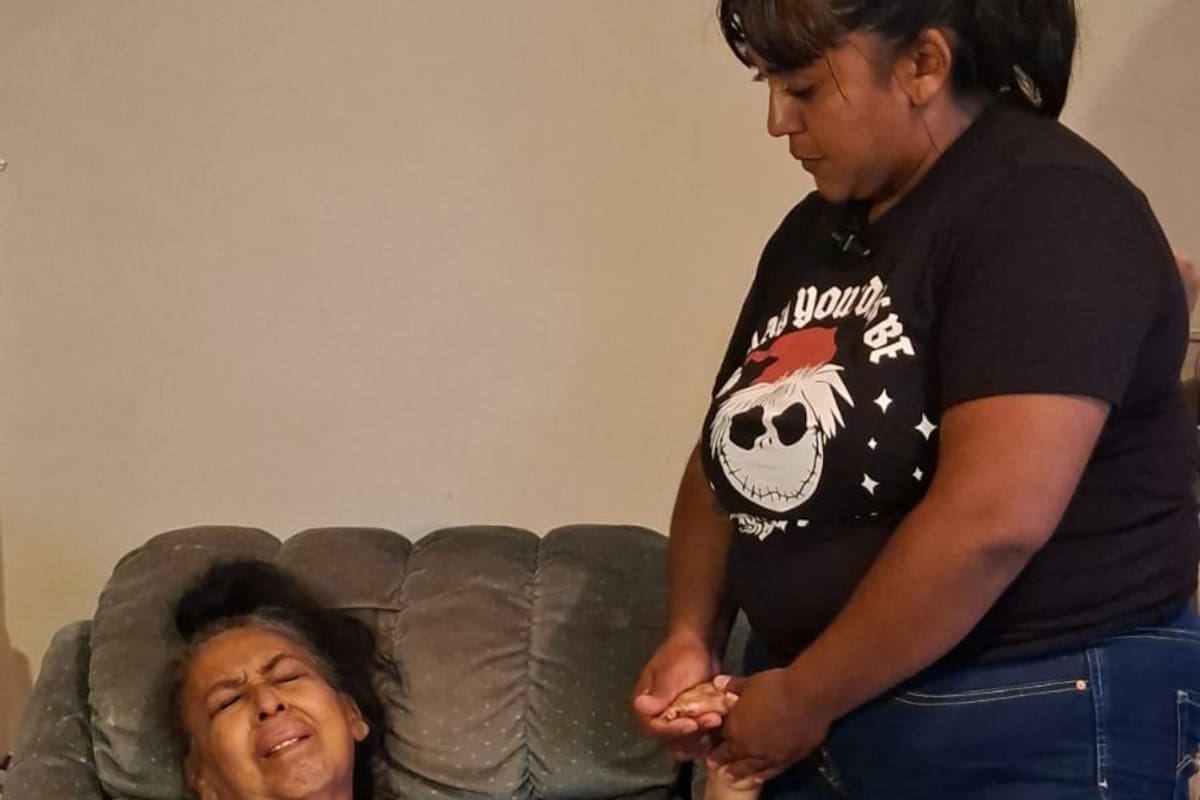 Frida suplica al IMSS una camilla para su mamá: lleva un mes sin recibir hemodiálisis