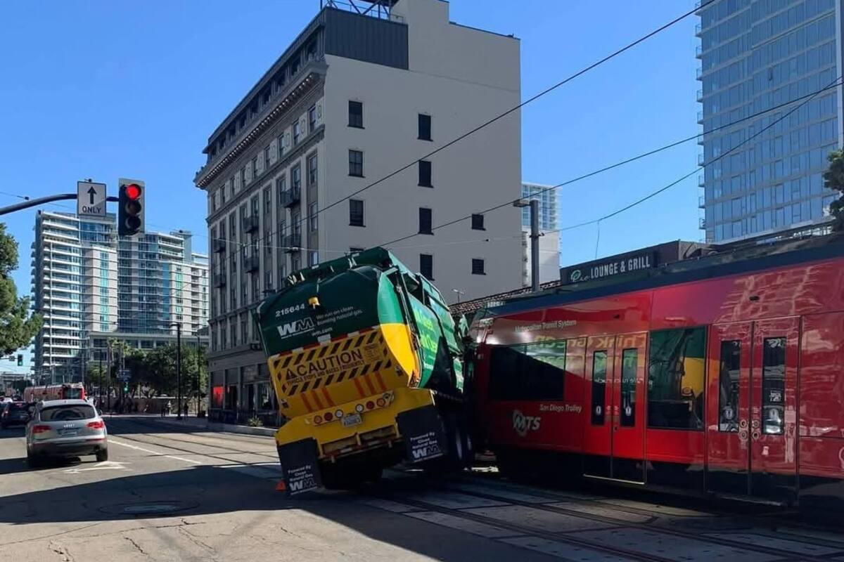 Suspenden temporalmente servicio de trolley en centro de San Diego tras choque