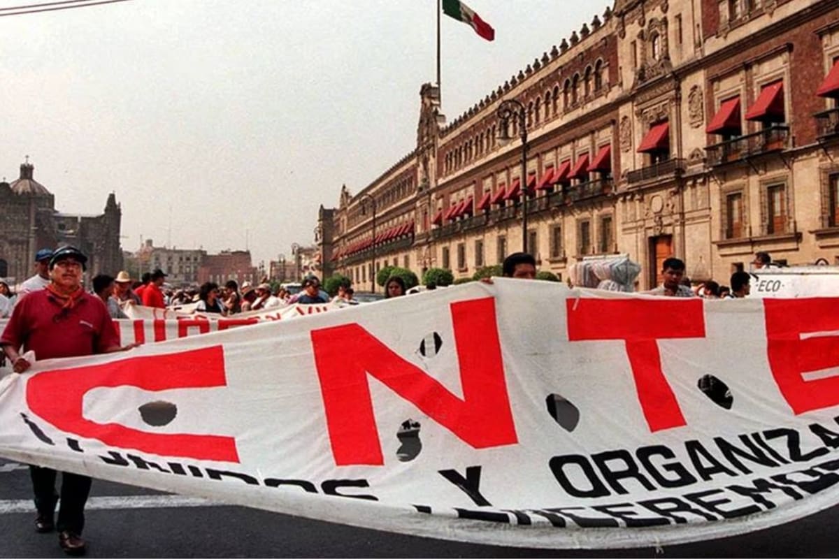 175 votos de diferencia bastaron para que la Sección 22 de Oaxaca respaldara seguir la huelga de la CNTE mientras la dirigencia nacional define si el paro continúa o entra en receso