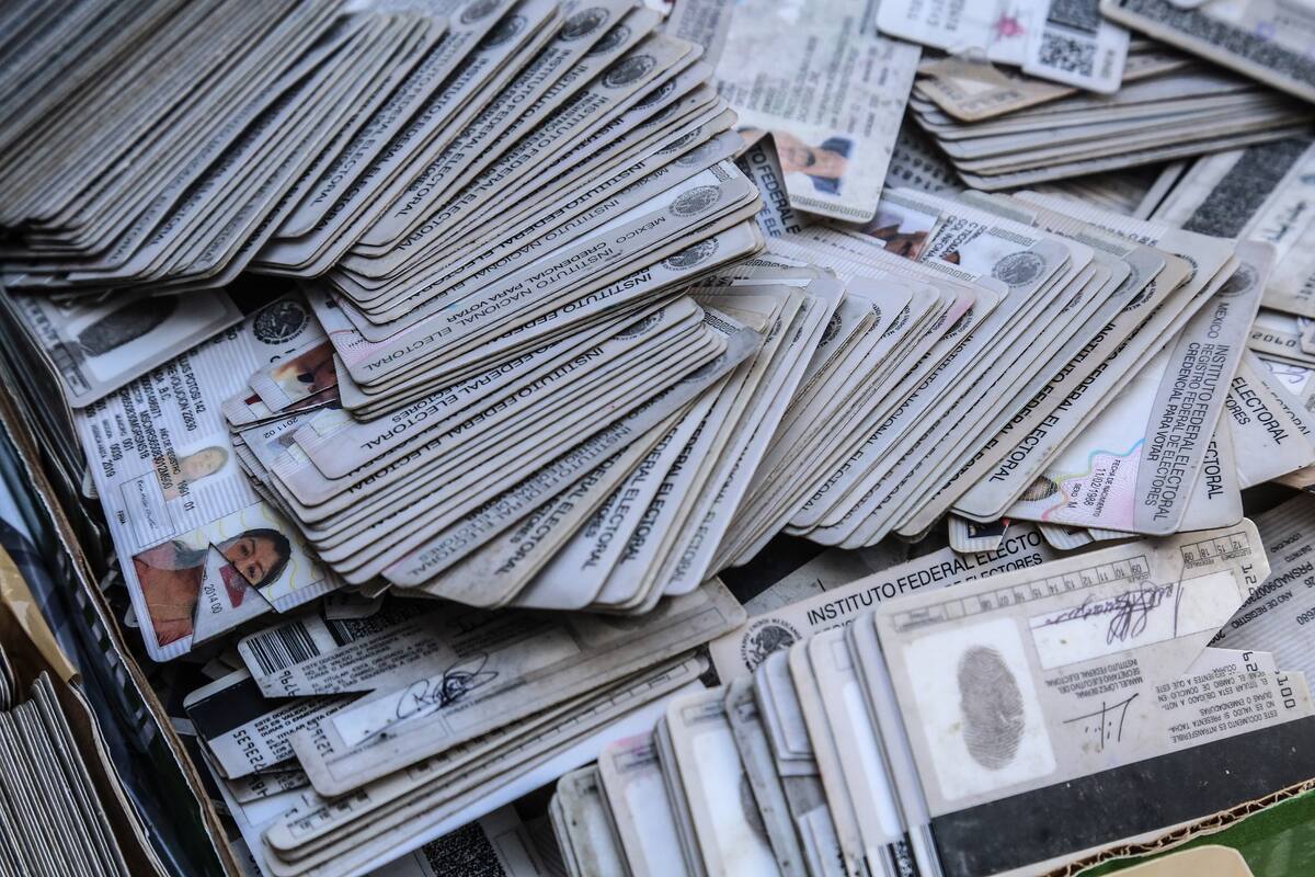 Cambiar datos de credencial de INE impide participar en la consulta
