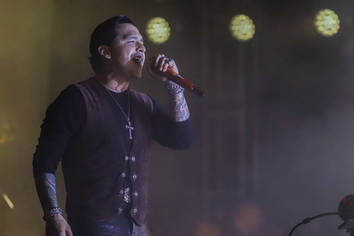 Christian Nodal le cumple al público en Valle de Guadalupe