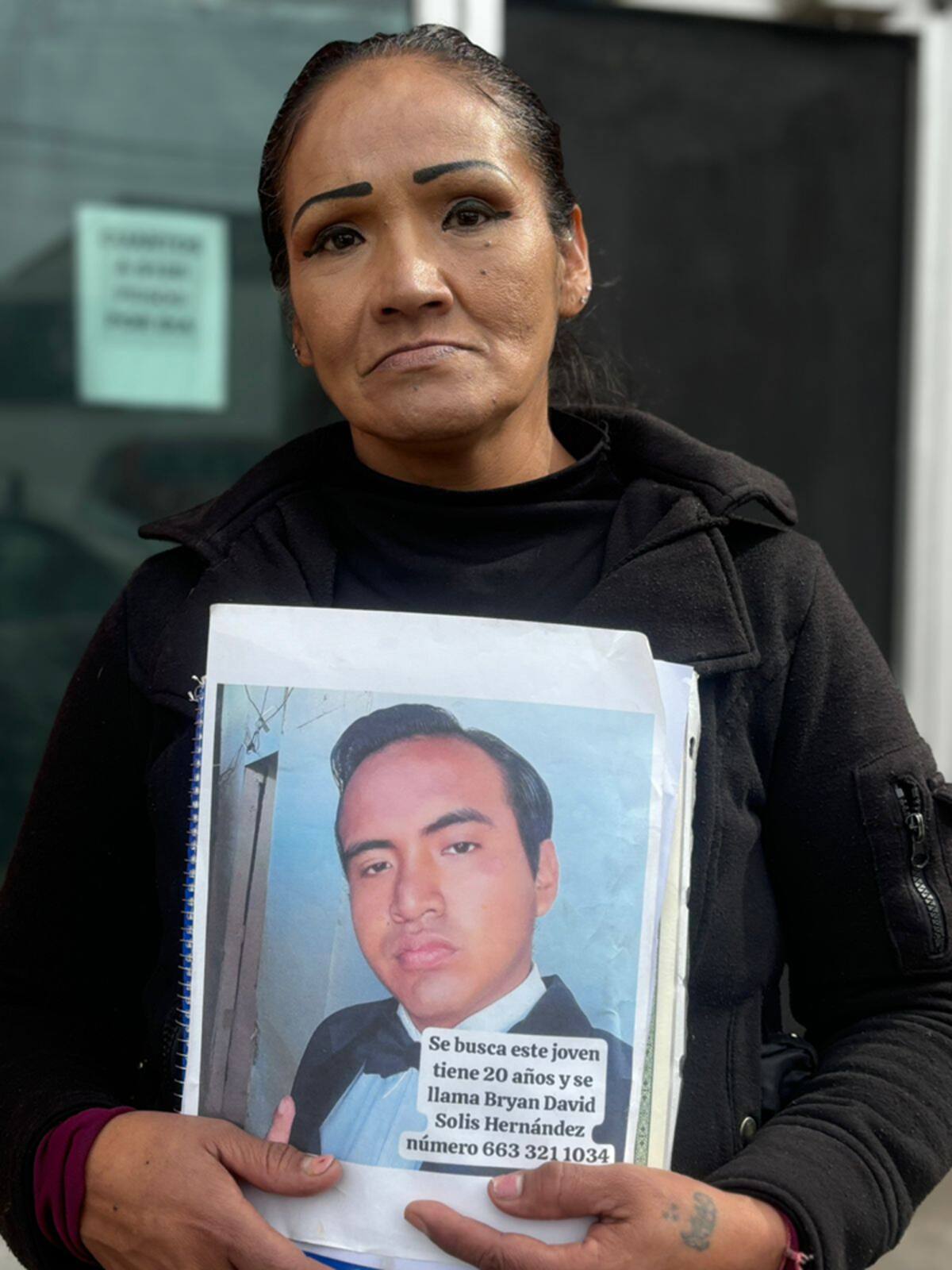 Araceli Hernández Delgado busca desesperada a su hijo Bryan David Solís Hernández y pide a la comunidad la apoyen para dar con su paradero.