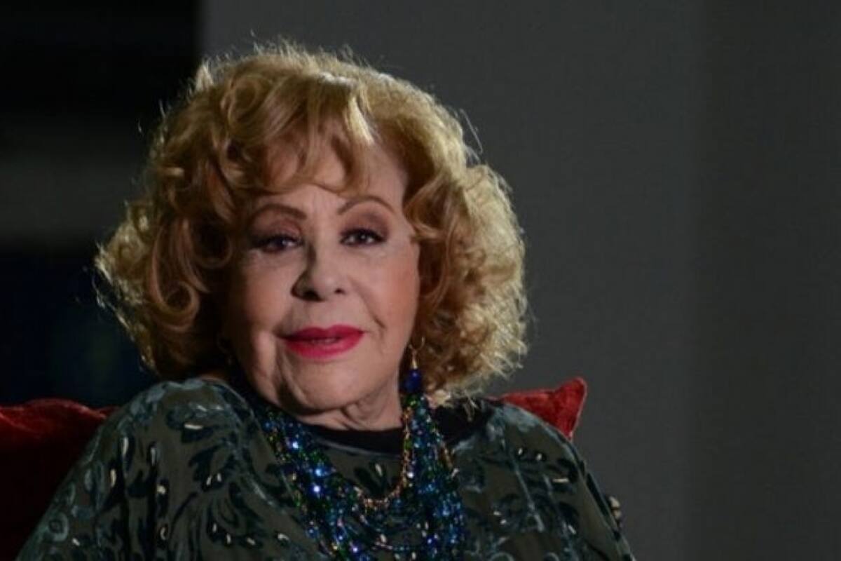 Silvia Pinal ya dio sus primeros pasos tras operación de fractura de cadera