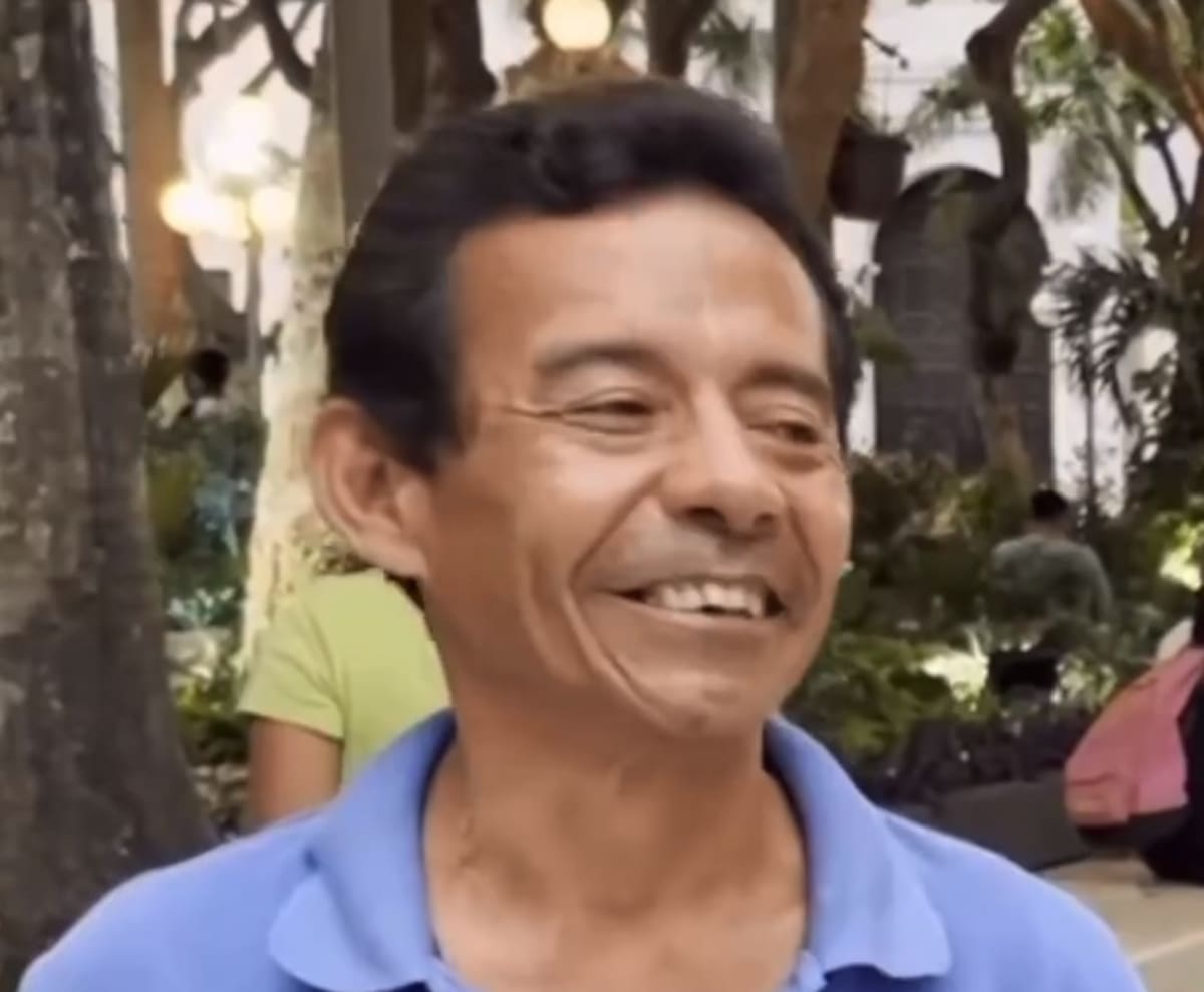 La expresión de Don Juan al recibir los 20 pesos.