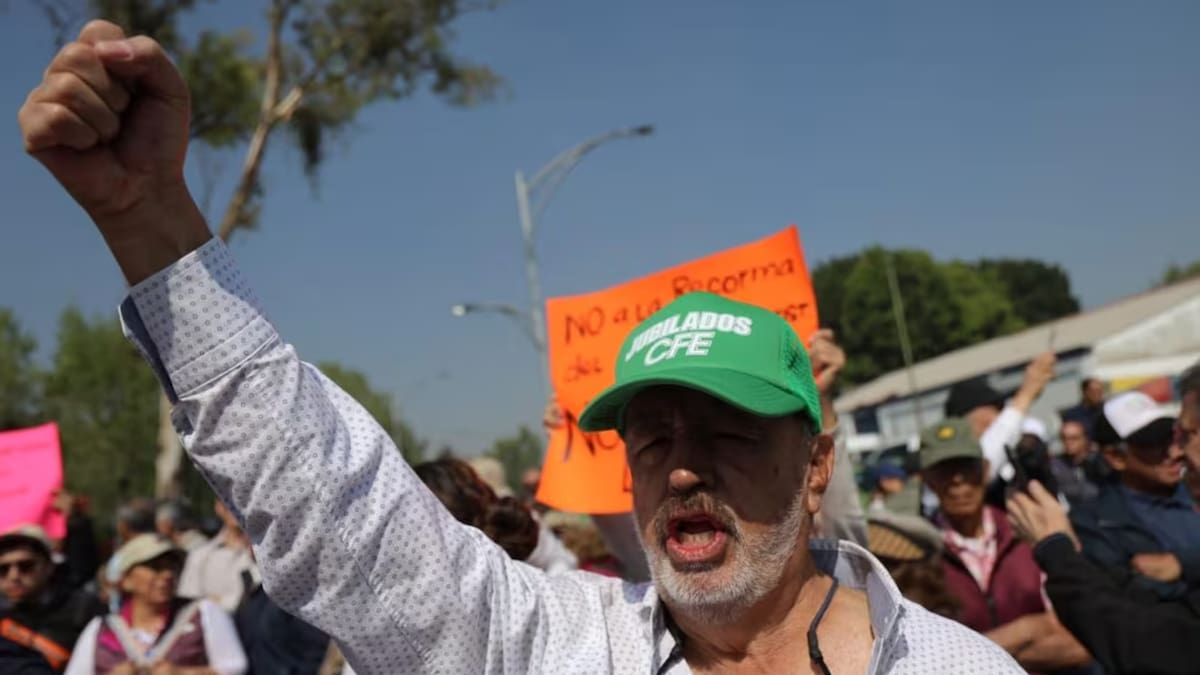 “Trabajé 30 años, mi pensión es ganada”: 93 mil jubilados de Pemex, CFE y Banobras enfrentan recortes de hasta 60% por una reforma que el gobierno ya aplicó antes de emitir las leyes que la regulan