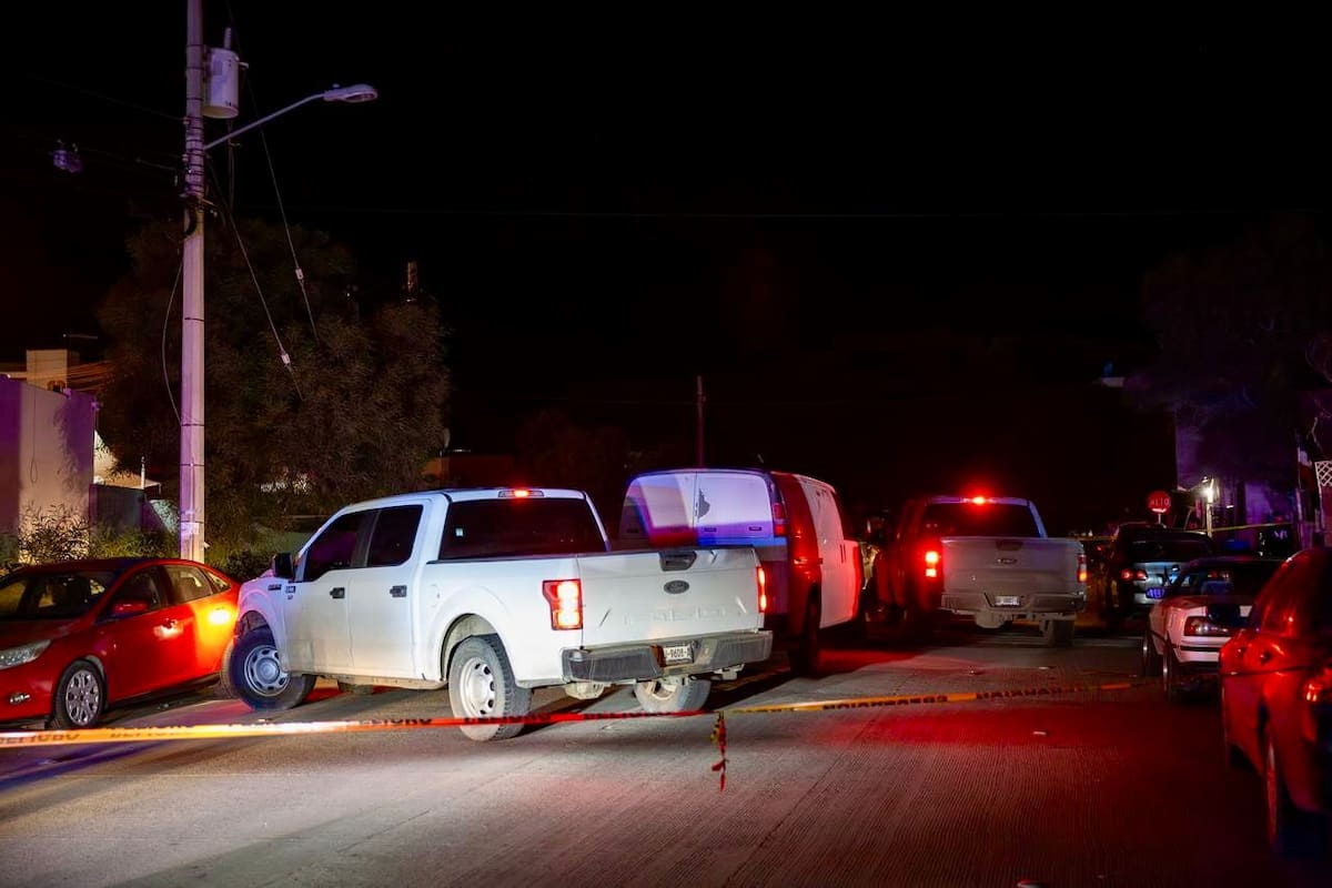 La víctima, de unos 25 años, fue hallada sin vida dentro de su Mustang amarillo en Natura. Foto: Border Zoom