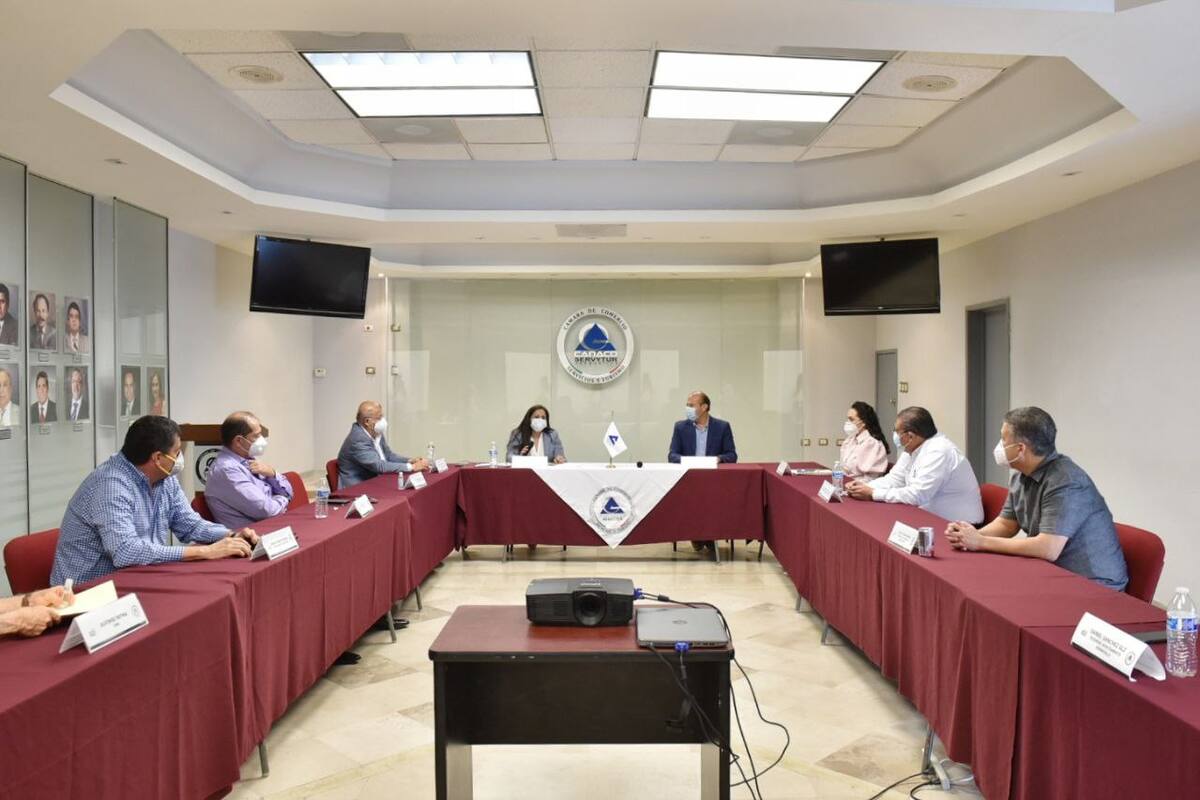 Alcaldesa y empresarios buscan opciones para superar crisis económica