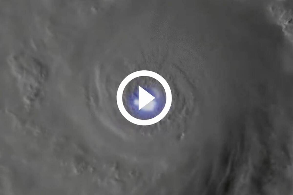 Impactantes imágenes satelitales de relámpagos en el ojo del Huracán ETA