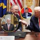 “Usted no me cae bien”: Trump no se contiene ante el embajador de Australia pese a firmar acuerdo de minerales para ‘contraatacar’ a China en guerra silenciosa