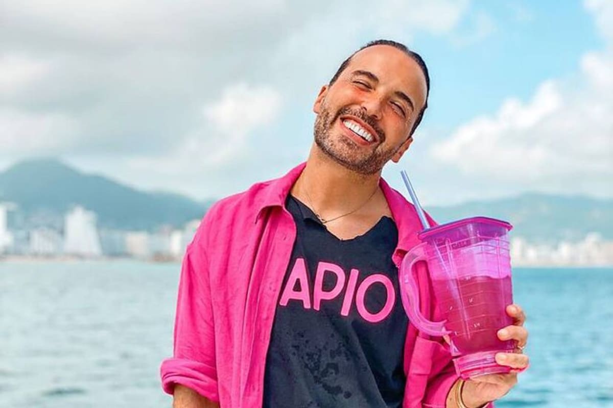 Apio Quijano sufre aparatosa caída en plena transmisión en vivo