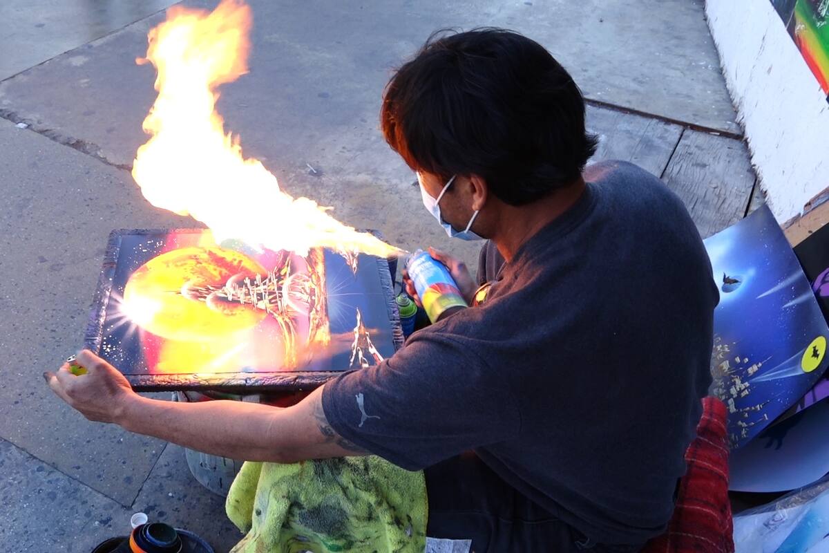 Elabora artista urbano obras de arte en 5 minutos