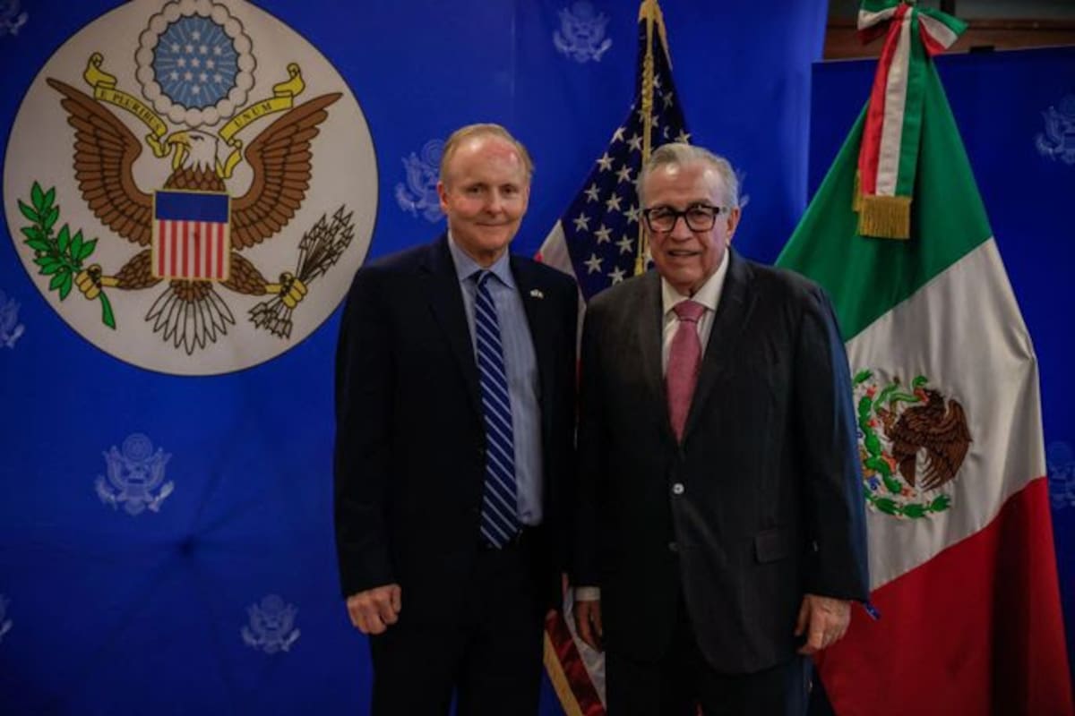 Rubén Rocha asiste al consulado de EEUU en Hermosillo por el 249 aniversario de la independencia de los Estados Unidos