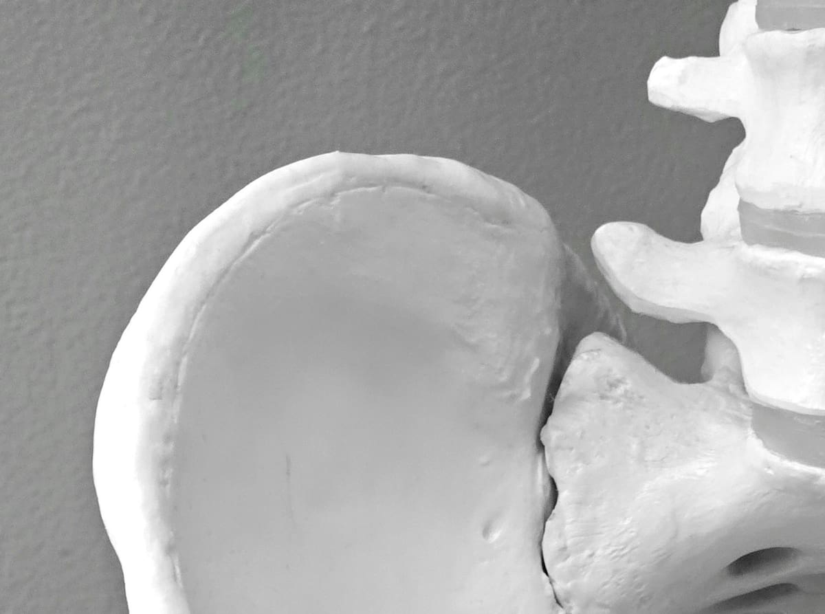 Los dos anillos estaban asociados al llamado esqueleto número 4, según el reporte sobre los trabajos realizados el 2 de julio. Uno de ellos no tiene decoraciones. El segundo presenta una inscripción y pudo haber funcionado como un anillo de sello. Foto: Pexels