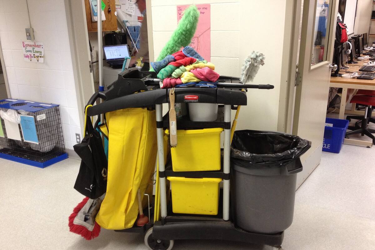 Esto ganan los conserjes y trabajadores de limpieza en Estados Unidos