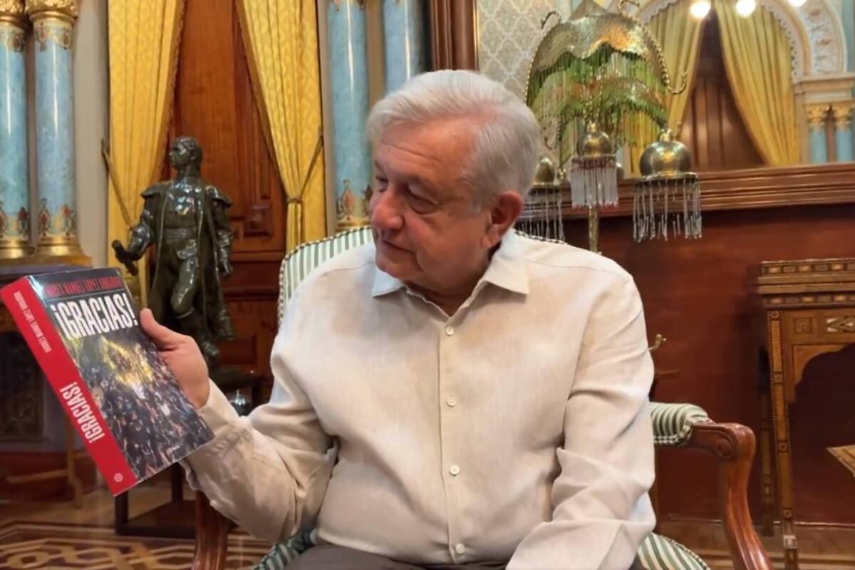 AMLO celebra aprobación de su libro por el TEPJF: "Triunfó la libertad"