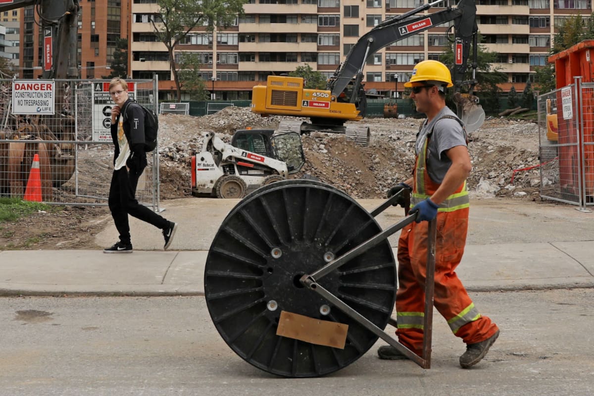 Canadá crea 75.100 empleos en julio y reduce el desempleo al 6,4%, una recuperación que gana fuerza pese a la incertidumbre comercial y a la amenaza de nuevos aranceles de Estados Unidos