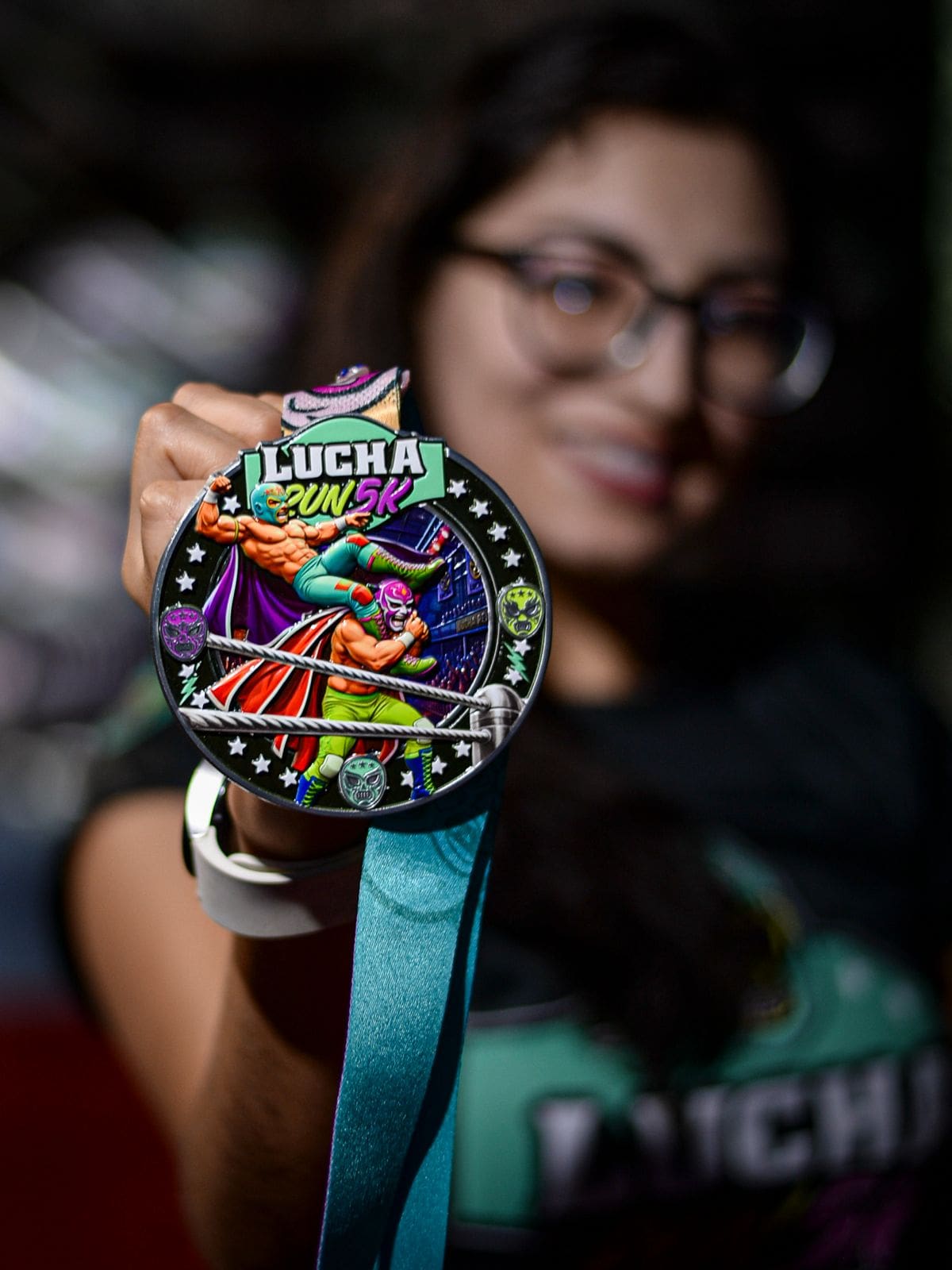 Los primeros 600 corredores inscritos en Lucha Run 2026 recibirán una camiseta conmemorativa, mientras que todos los participantes que crucen la meta obtendrán una medalla. Foto: Cortesía.