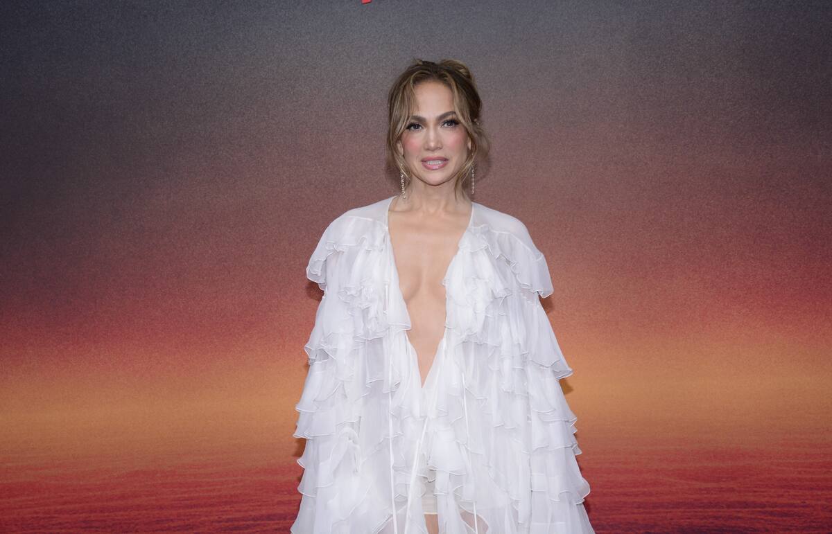 Jennifer Lopez se diversifica con colaboración con Grupo Firme.