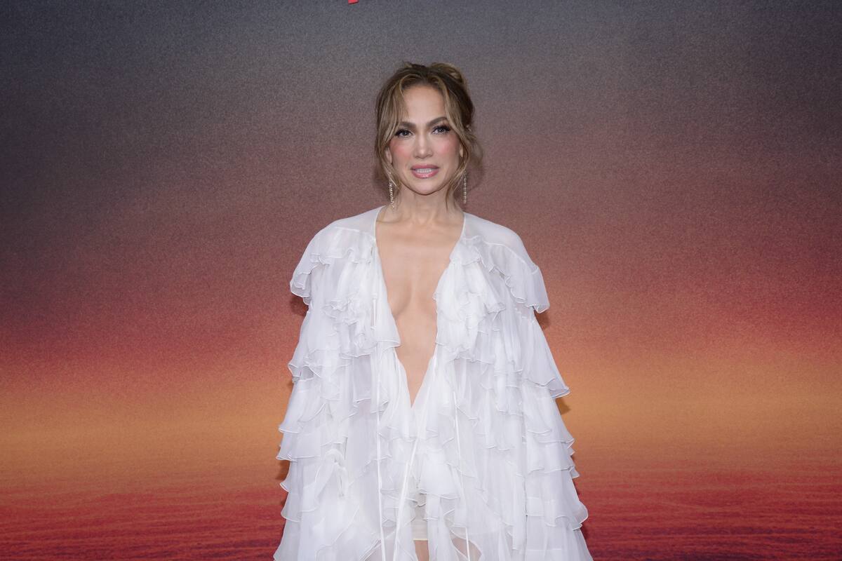 Jennifer Lopez defiende a Puerto Rico tras "chiste" en mitin de Trump