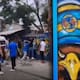 VIDEO: “Aficionados” de Cruz Azul vandalizan una casa por tener el escudo del América