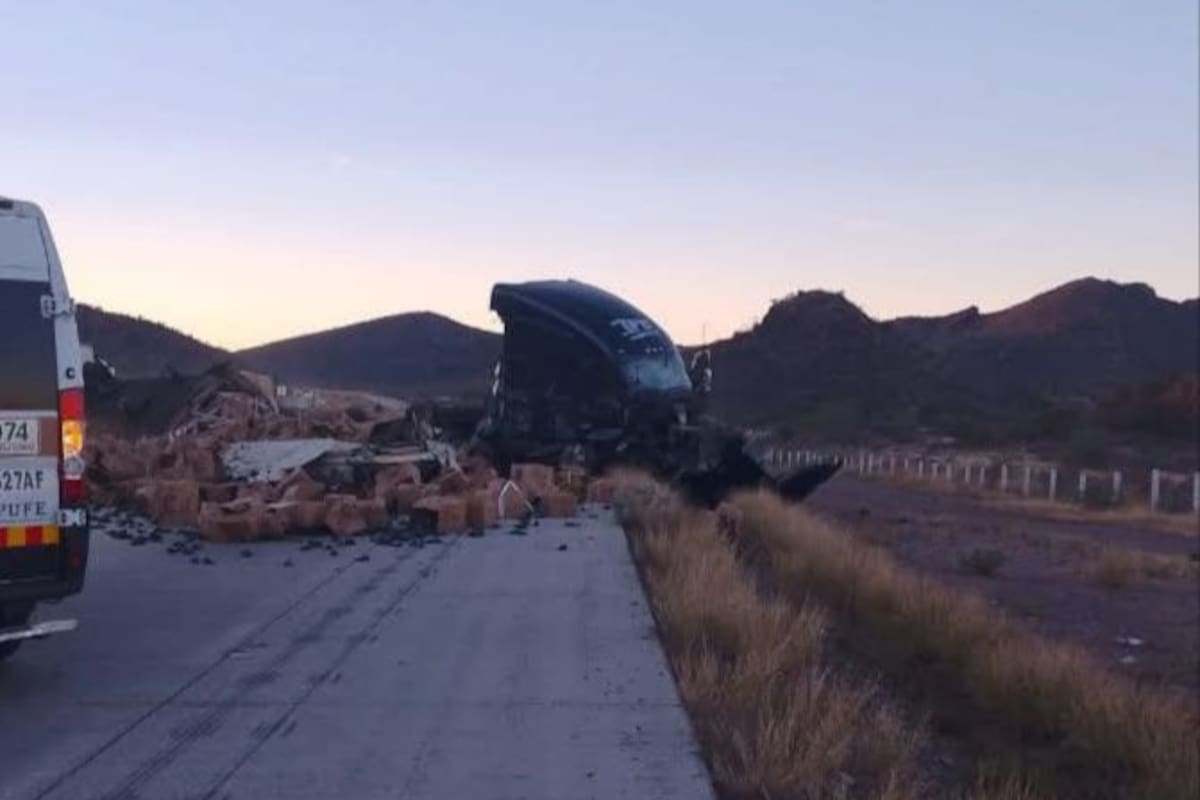 Impactante volcadura de tráiler en la México 15, tramo Hermosillo-Guaymas; se reporta tránsito lento